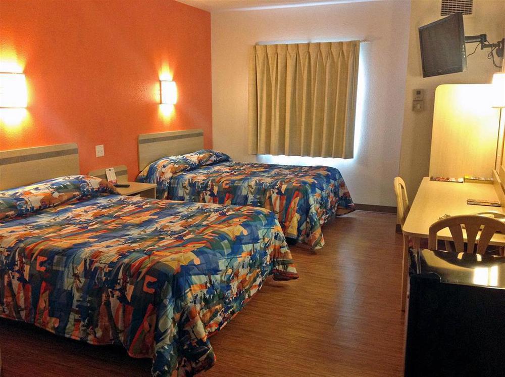 Hotel Americas Value Inn-knoxville East 2*
